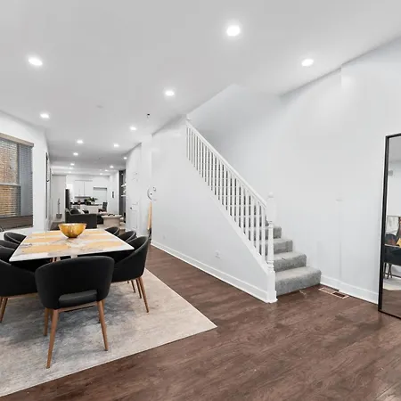 Lavish 3 Bed Near Hyde Park Apartment *