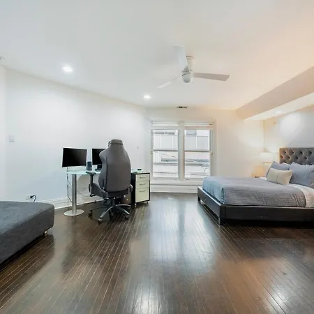 Gold Coast Next To Oak Street Apartment