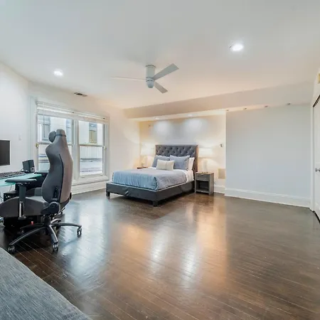 Gold Coast Next To Oak Street Apartment Chicago