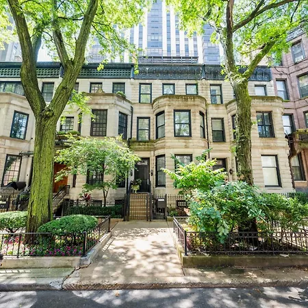 Gold Coast Next To Oak Street Apartment