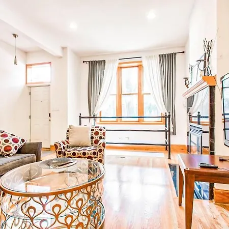 Spacious & Stylish At The Heart Of Wicker Park *
