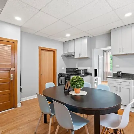 Apartment Two Queen Bd-boat Opt, Sox Stadium, Chinatown Chicago