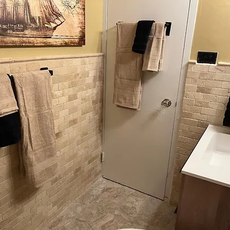 Apartment Luxury One Bedroom Located In Chicago's Gold Coast Neighborhood