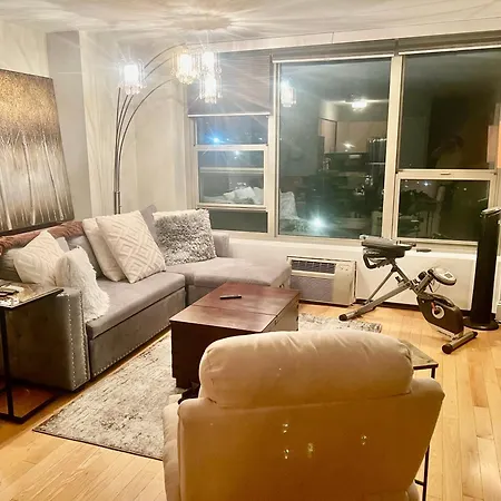 Luxury One Bedroom Located In Chicago's Gold Coast Neighborhood Chicago