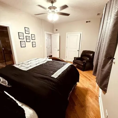 5 Bed 4 Bathroom In 10min Drive From Downtown Apartment *
