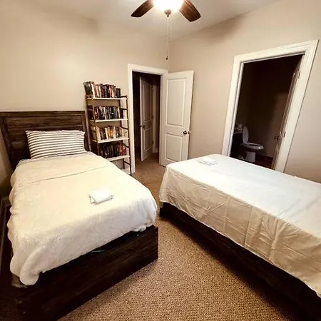 5 Bed 4 Bathroom In 10min Drive From Downtown *