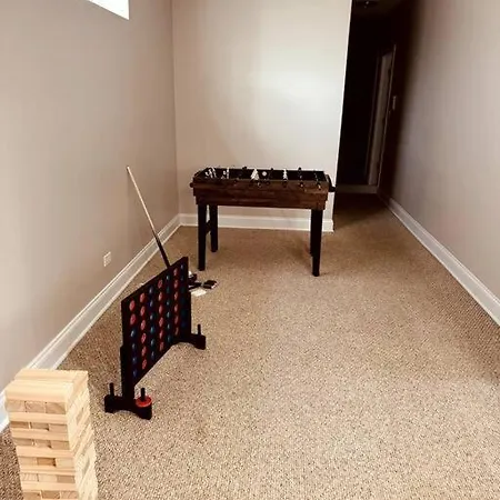 5 Bed 4 Bathroom In 10min Drive From Downtown Apartment