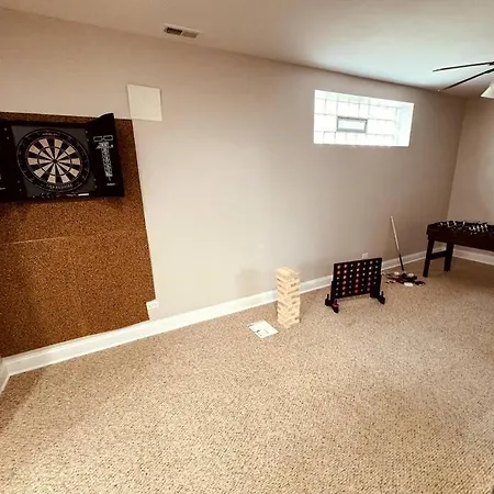 Apartment 5 Bed 4 Bathroom In 10min Drive From Downtown Chicago