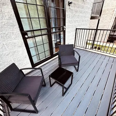 5 Bed 4 Bathroom In 10min Drive From Downtown Apartment *