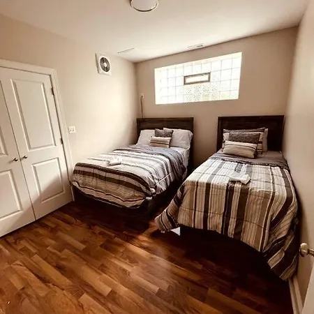 5 Bed 4 Bathroom In 10min Drive From Downtown Apartment