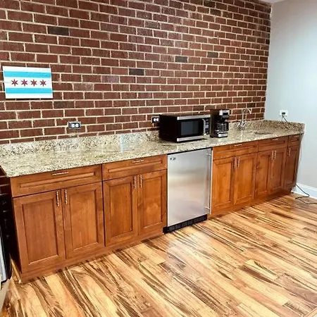 5 Bed 4 Bathroom In 10min Drive From Downtown Apartment *