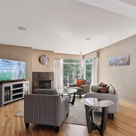 Family-friendly South Loop Escape Holiday home Chicago