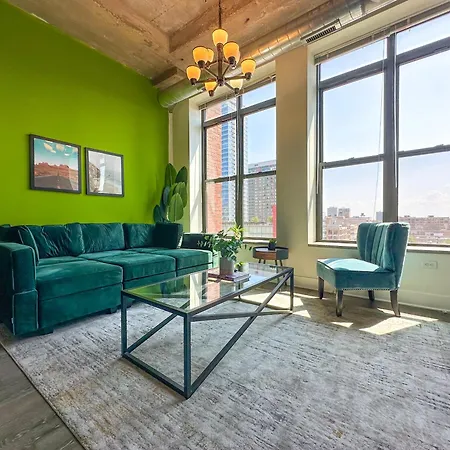 2br South Loop Location With Optional Parking & Gym Access Near Mccormick Place, Shedd Aquarium & Navy Pier Apartment