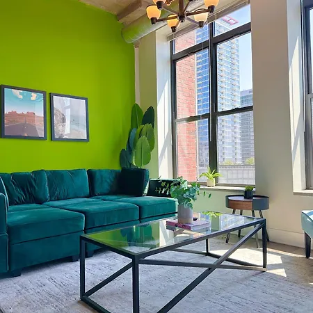 2br South Loop Location With Optional Parking & Gym Access Near Mccormick Place, Shedd Aquarium & Navy Pier *