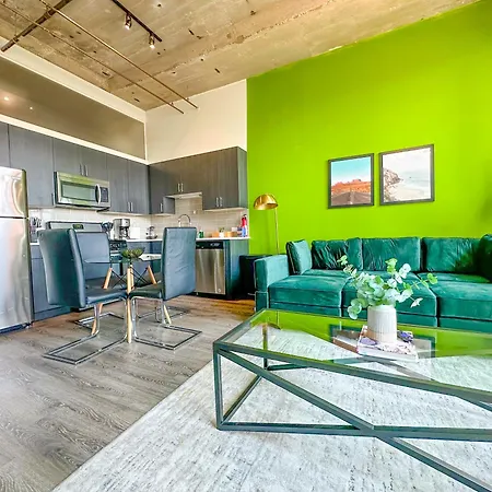 2br South Loop Location With Optional Parking & Gym Access Near Mccormick Place, Shedd Aquarium & Navy Pier *