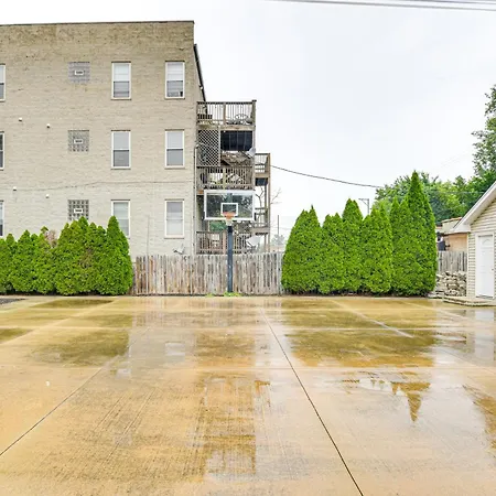 Walk To Michigan: W/ Yard Chicago