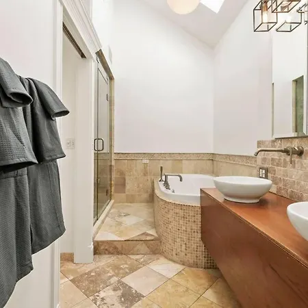 Holiday home Roscoe Village Family Hideaway
