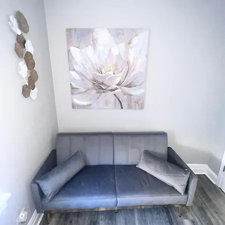 Cozy 10 Mins To Midway Airport & Downtown Apartment