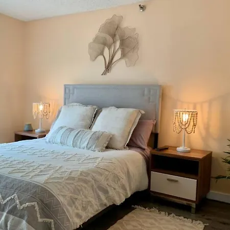 Downtown Location-modern 2br Holiday home