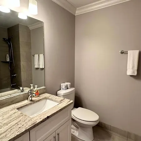 Private Balcony 1 Garage Parking Sleeps 6 *