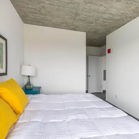 New Sleek 2br - Perfect Blend Of Comfort & Style In Chicago
