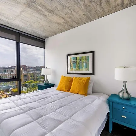 Apartment New Sleek 2br - Perfect Blend Of Comfort & Style In