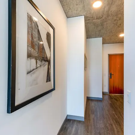 New Sleek 2br - Perfect Blend Of Comfort & Style In Apartment