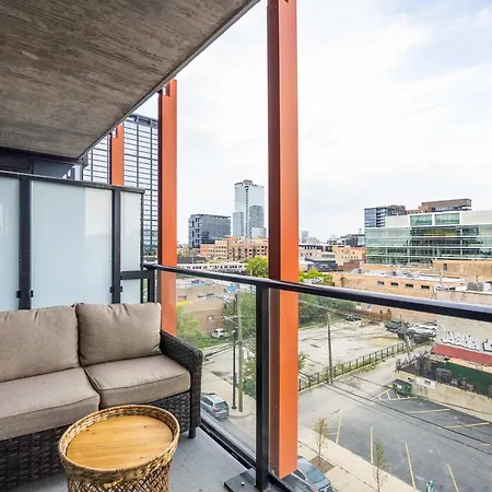 Apartment New Sleek 2br - Perfect Blend Of Comfort & Style In