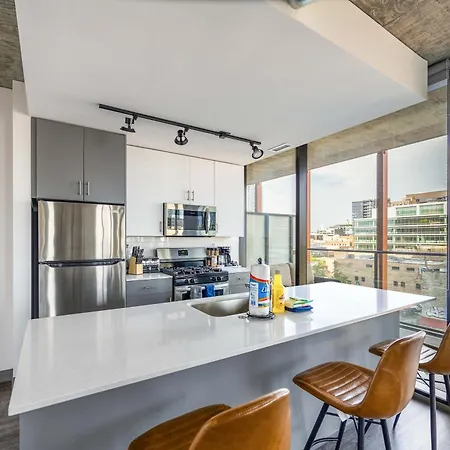 New Sleek 2br - Perfect Blend Of Comfort & Style In Apartment