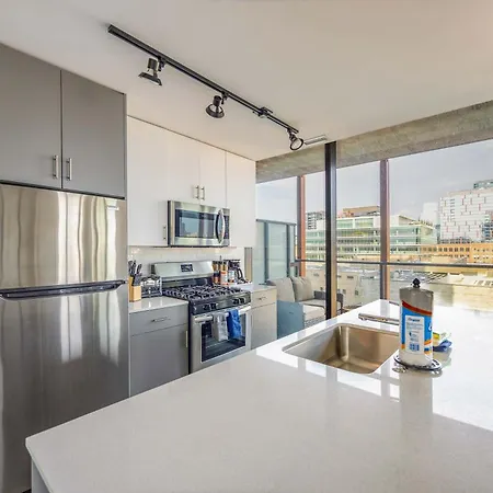 New Sleek 2br - Perfect Blend Of Comfort & Style In Chicago