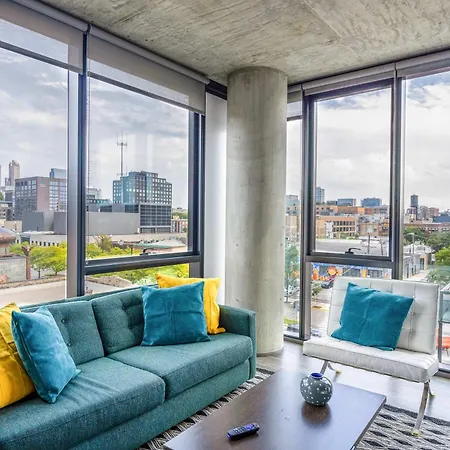 New Sleek 2br - Perfect Blend Of Comfort & Style In Apartment