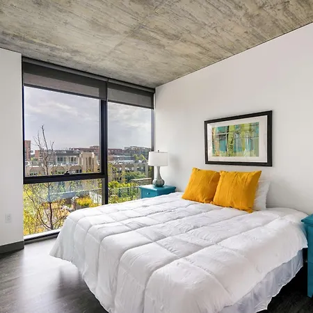 Apartment New Sleek 2br - Perfect Blend Of Comfort & Style In Chicago