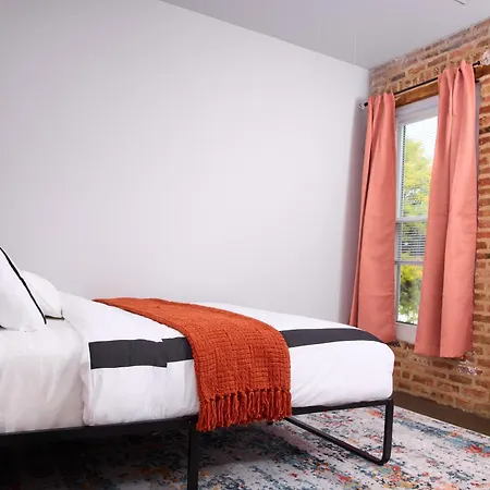 5mins From Downtown 2bd Fulton Market, Free Onsite Parking