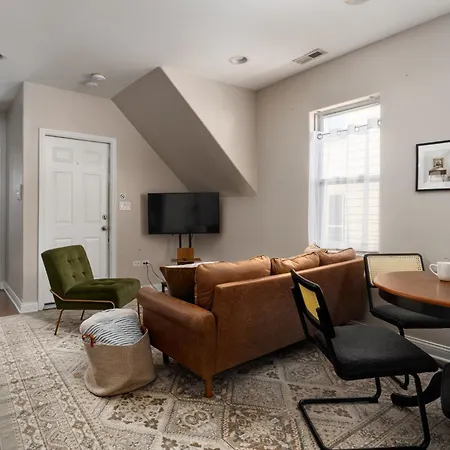 Logan Square Penthouse S3 - With Parking And Patio Apartment