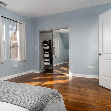 Logan Square Penthouse S3 - With Parking And Patio * Chicago