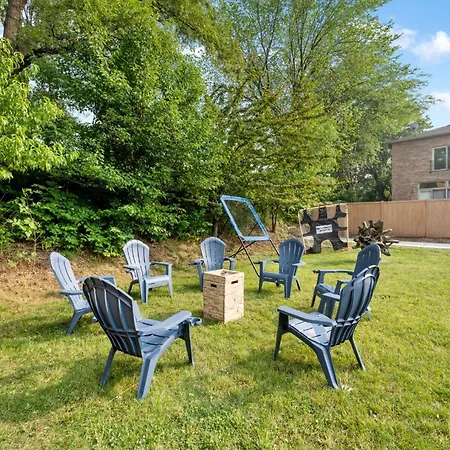 Spacious Luxury Retreat 8 Bed Oasis With 6 Baths * Chicago
