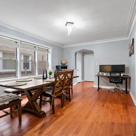 Chic & Spacious 3-bedroom Condo-just 10 Minutes From Downtown Chicago