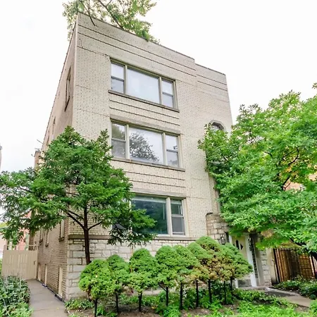 Apartment Chic & Spacious 3-bedroom Condo-just 10 Minutes From Downtown