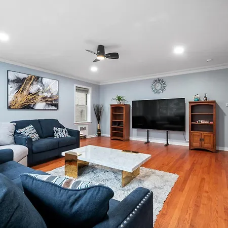 Chic & Spacious 3-bedroom Condo-just 10 Minutes From Downtown * Chicago