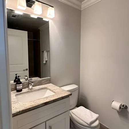 Apartment Cozy 1 Bedroom 1 Parking Sleeps 4 *