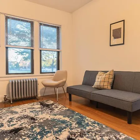 Hyde Park Chic 1br Prime Location Near Uchicago Apartment
