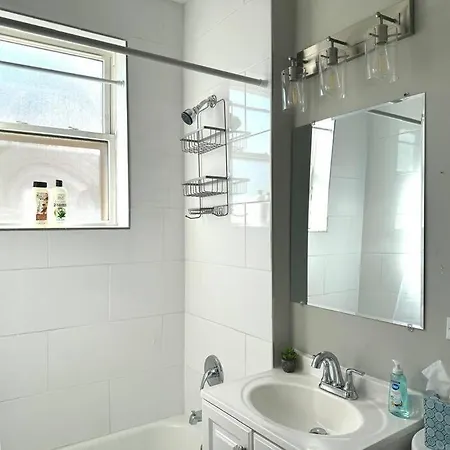 Vibrant 1br Explore Chicago's Hidden Gems Apartment
