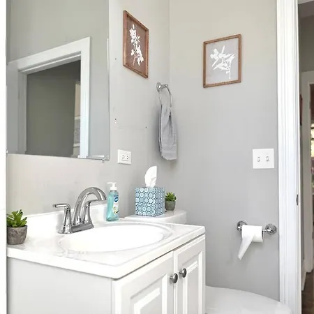 Vibrant 1br Explore Chicago's Hidden Gems Apartment