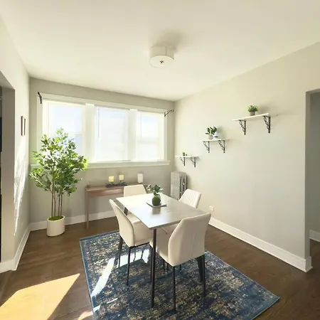 Vibrant 1br Explore Chicago's Hidden Gems Apartment