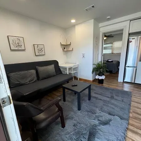 Apartment 1 Bedroom Easyparking Laundry *