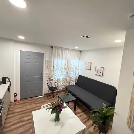 1 Bedroom Easyparking Laundry Apartment