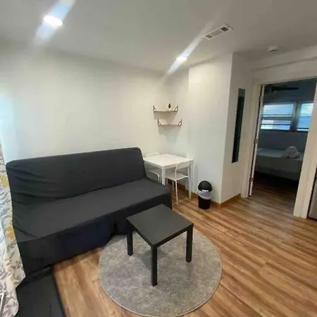 1 Bedroom Easyparking Laundry Apartment *