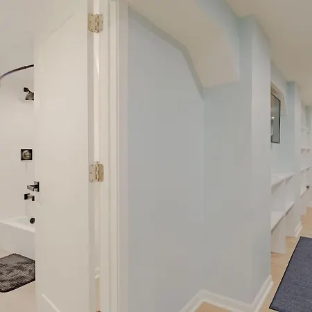 Prime Location In Lakeview Near Wrigleyville Apartment