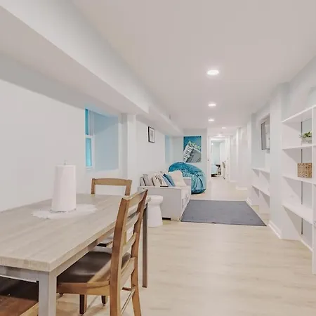 Prime Location In Lakeview Near Wrigleyville Apartment