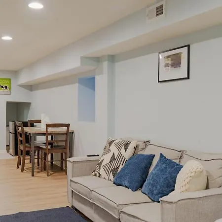 Prime Location In Lakeview Near Wrigleyville Apartment *